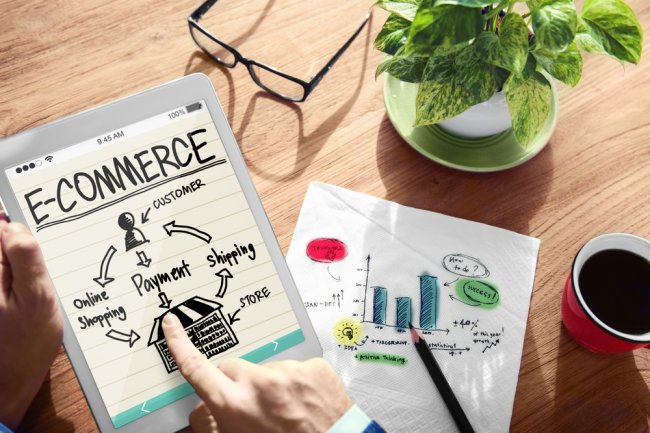 What are the main pillars of an e-commerce strategy?