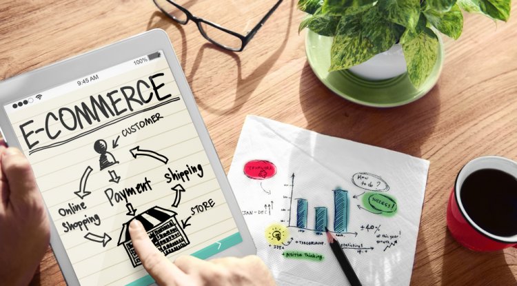 What are the main pillars of an e-commerce strategy?